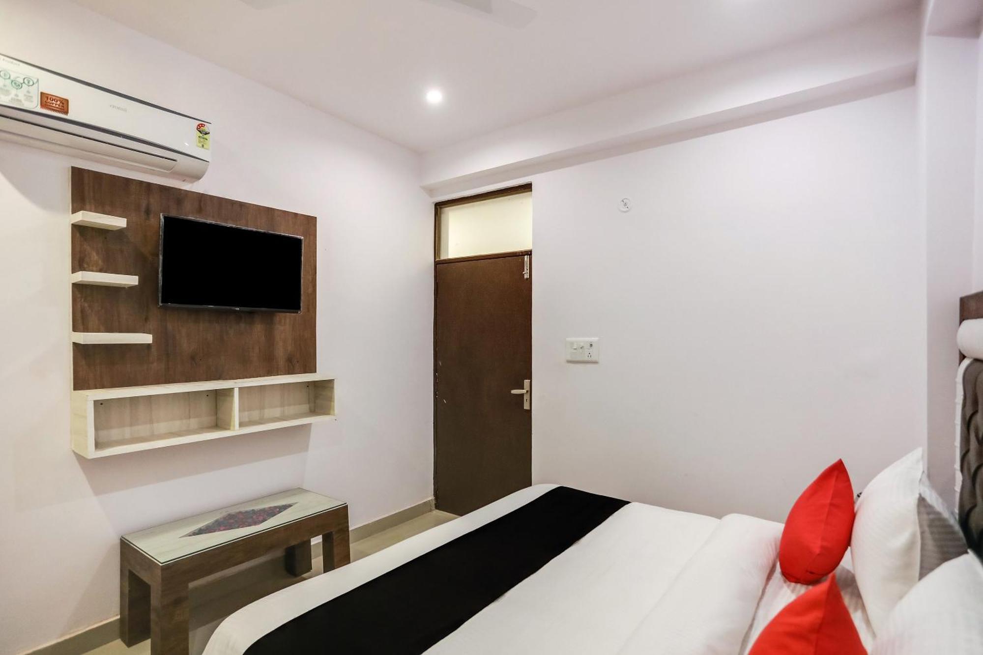 Hotel O Golden Stone Газиабад Екстериор снимка